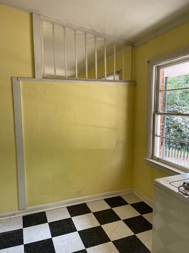 Building Photo - Two Bedroom One Bath in Normaltown