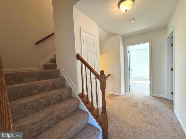 Building Photo - 3635 Glouster Dr