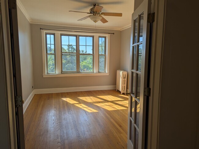 Building Photo - 435 N Lombard Ave