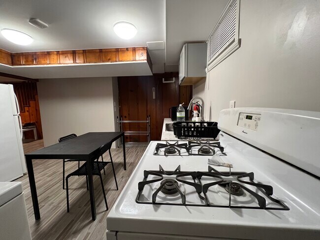 Kitchen - 1532 Winford Rd