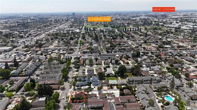 Building Photo - 633 W Maple Ave