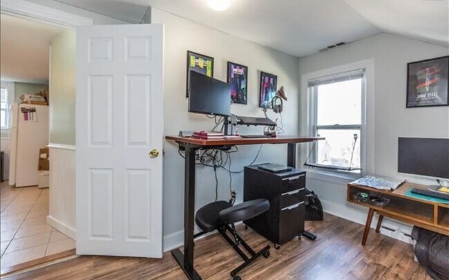 Building Photo - 90 Pleasant St