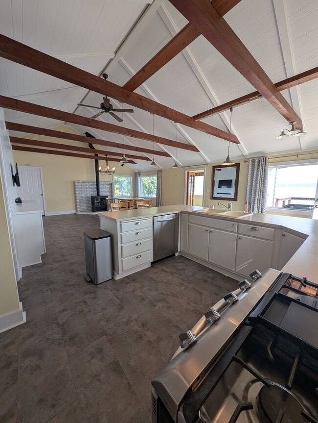 Building Photo - A Storybook Dream in Kingston, Available Now! Lowbank Waterfront, Beach Access, Panoramic Views &...