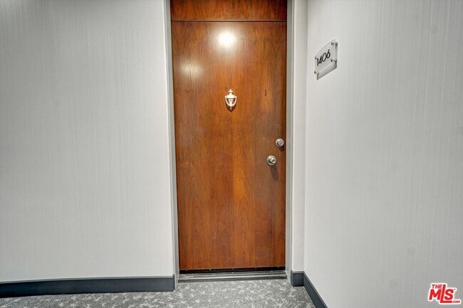 Building Photo - 2160 Century Pk E