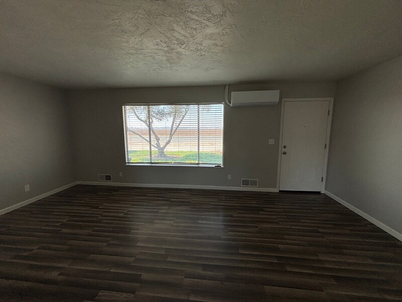 Building Photo - 23510 Rd 152