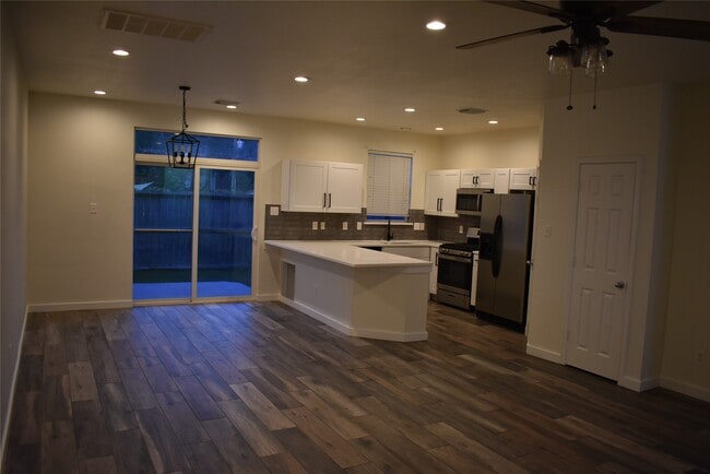 Building Photo - 16048 Limestone Lake Dr