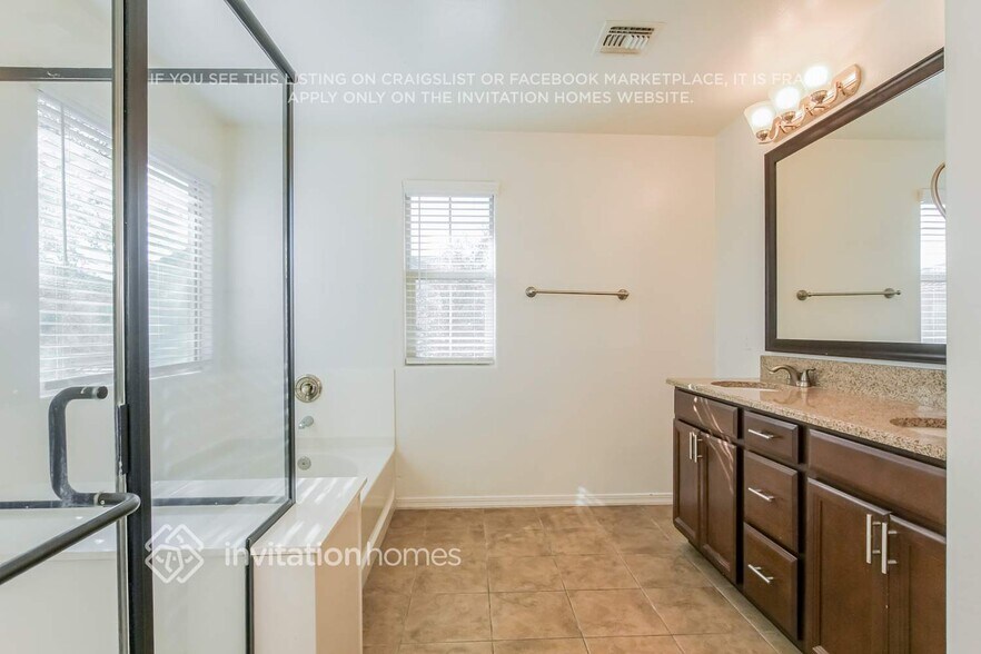 Building Photo - 227 N Scott Dr