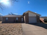 Building Photo - 1904 Central E Fwy