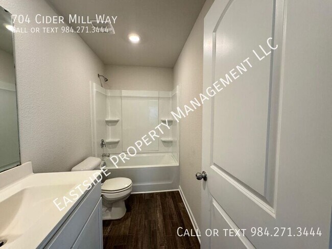 Building Photo - 704 Cider Ml Wy
