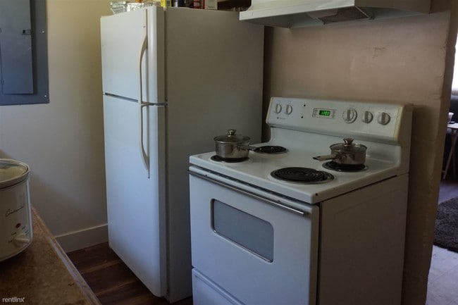 Building Photo - 722 Douglas St