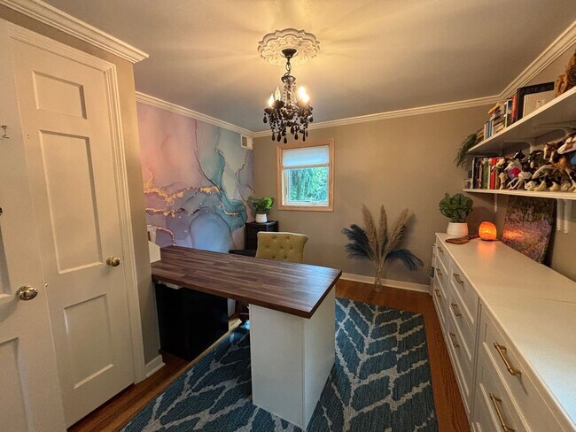 Building Photo - Beautiful 4 Bedroom Home In Mt. Lebanon!