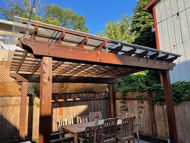 Building Photo - Beautifully renovated 1892 Buckman Bungalow with Hardwoods, Fenced Yard, A/C