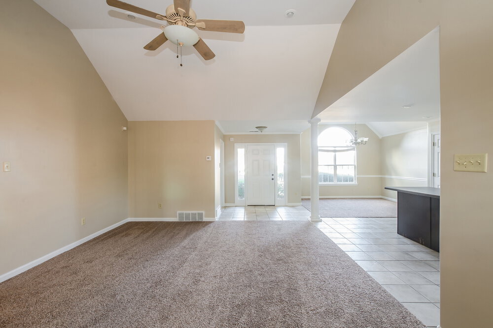 Building Photo - 1550 Far Dr