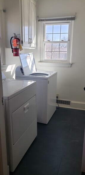 Laundry room - 901 Country Club Ave