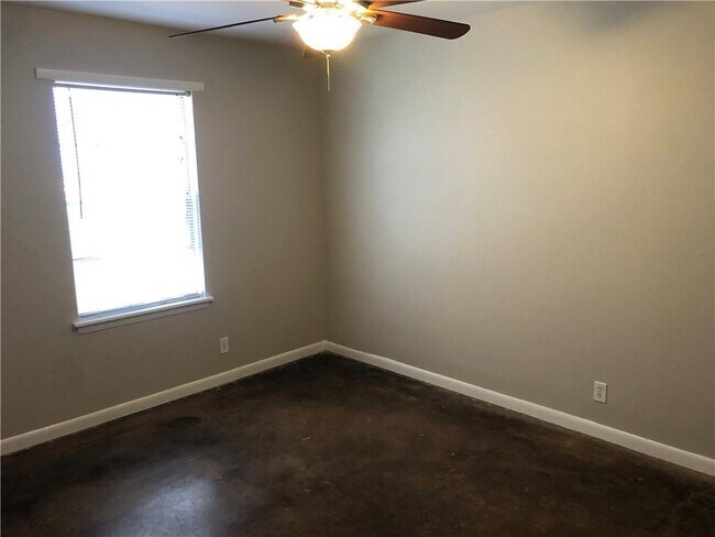 Building Photo - 4015 Lewis Ln