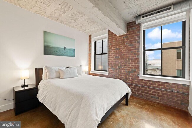 Building Photo - 916 G St NW