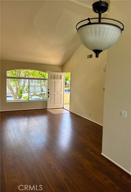 Building Photo - 4 Sandpiper Ln