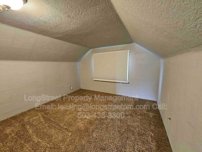 Building Photo - 2205 N Willamette Blvd