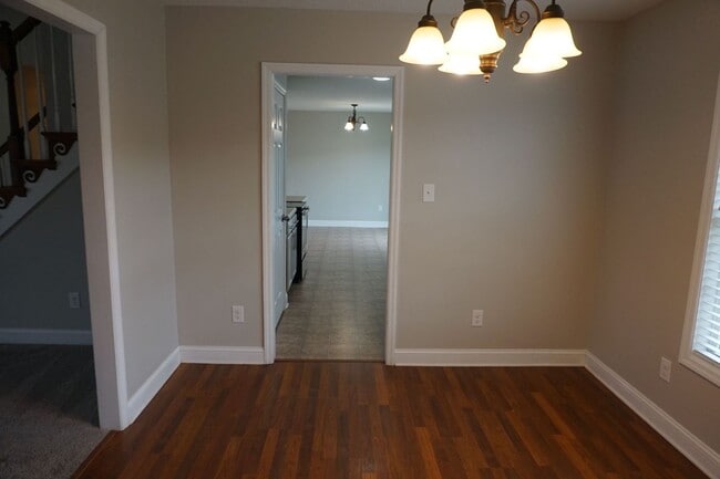 Building Photo - 3 Bedroom 2.5 Bathroom home located in Rogers Farm in Hubert!