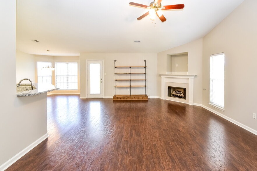 Building Photo - 7805 Jane Ayre Dr