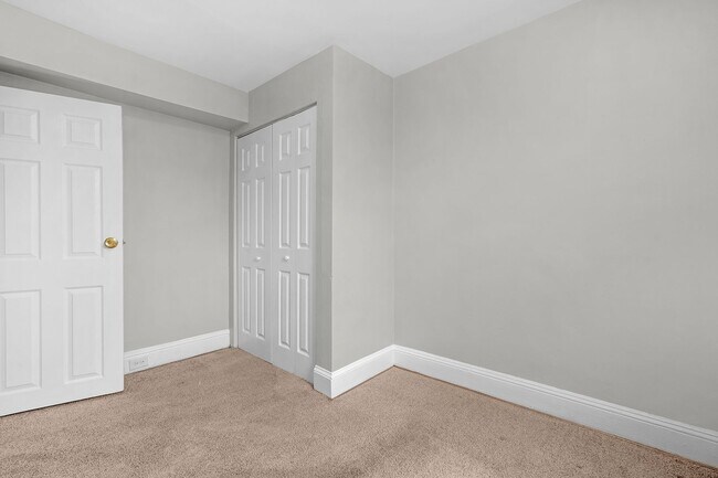 Building Photo - Charming Updated Rowhome in Belair-Edison – Move-In Ready!