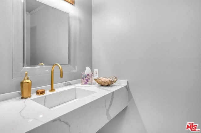 Building Photo - 2324 Banyan Dr