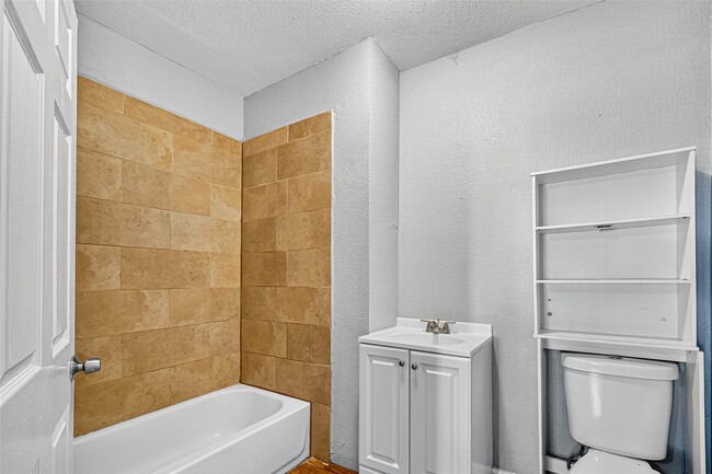 Building Photo - 10106 Sierra Dr