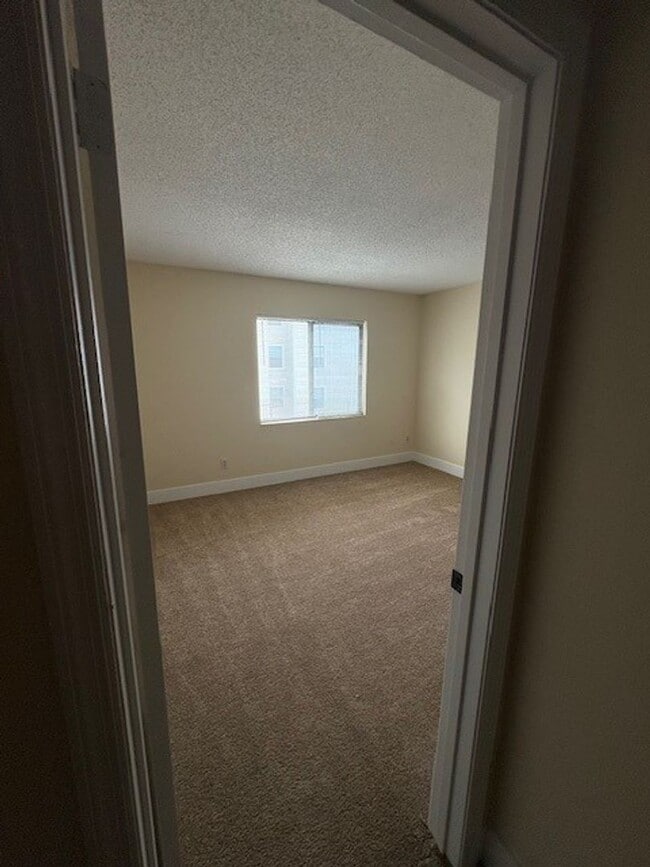 Building Photo - UCF AREA - Newly Remodeled 2/2.5 Townhouse in Cambridge Circle