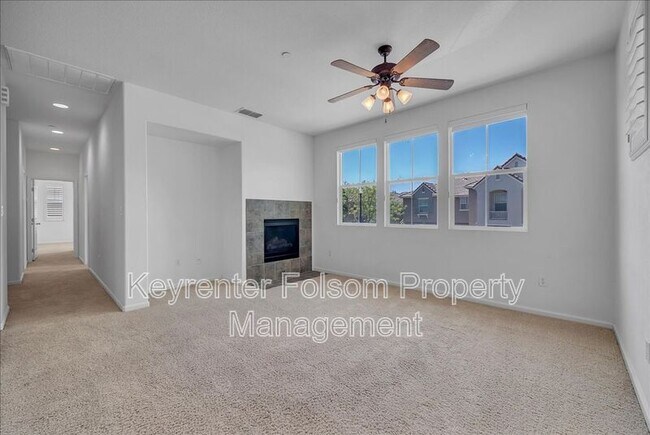 Building Photo - 2901 Esplanade Cir