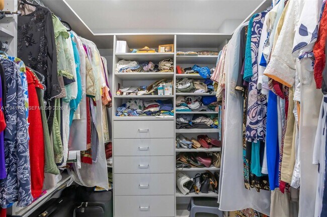 Building Photo - 300 Three Islands Boulevard