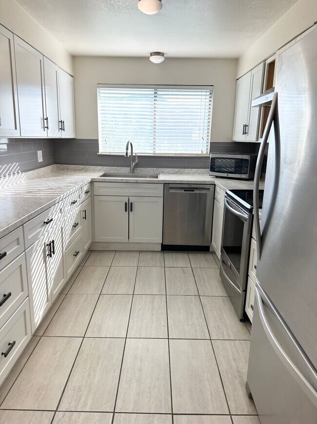 Building Photo - For Rent – 4302 W Kennewick Ave #1