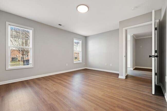 Building Photo - **Applications Pending** Ground-Level 2BR Condo with Community Pool!