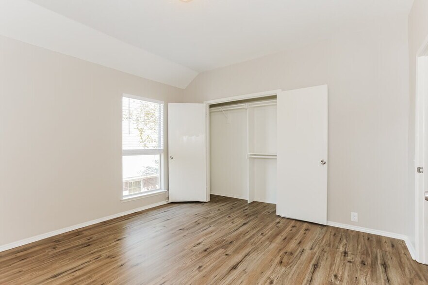 Building Photo - 3205 Stonewall Ln