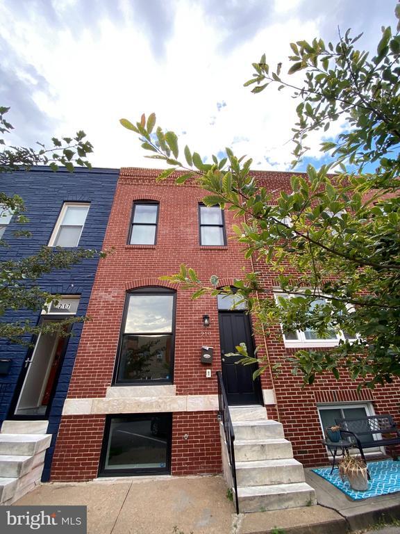 Building Photo - 219 S Clinton St