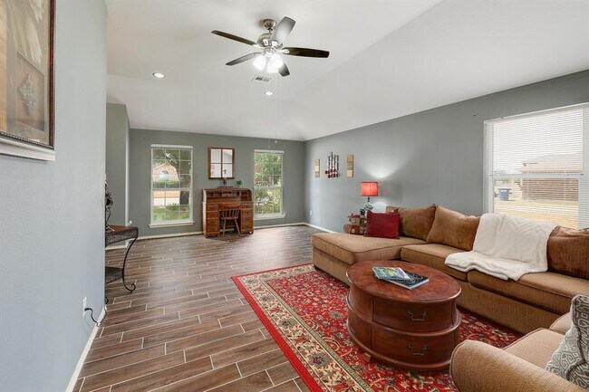 Building Photo - 316 Swenson Dr