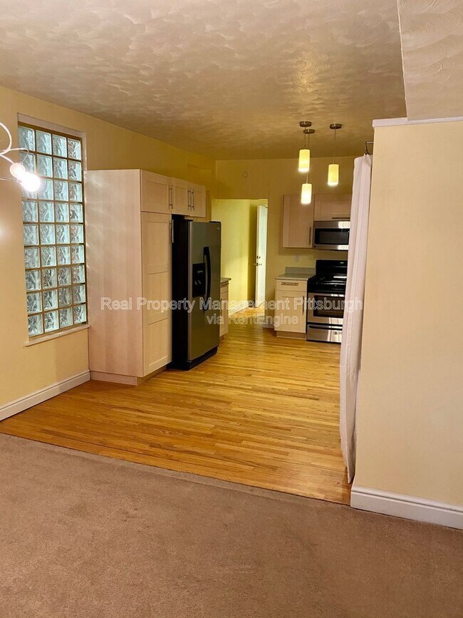 Building Photo - 1912 Jane St