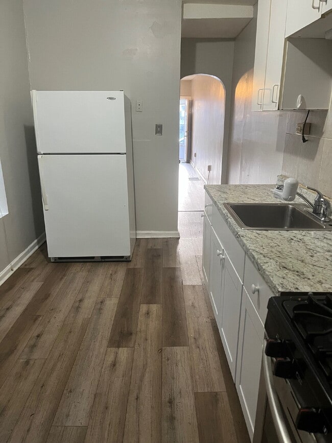 Building Photo - 20 Vine St