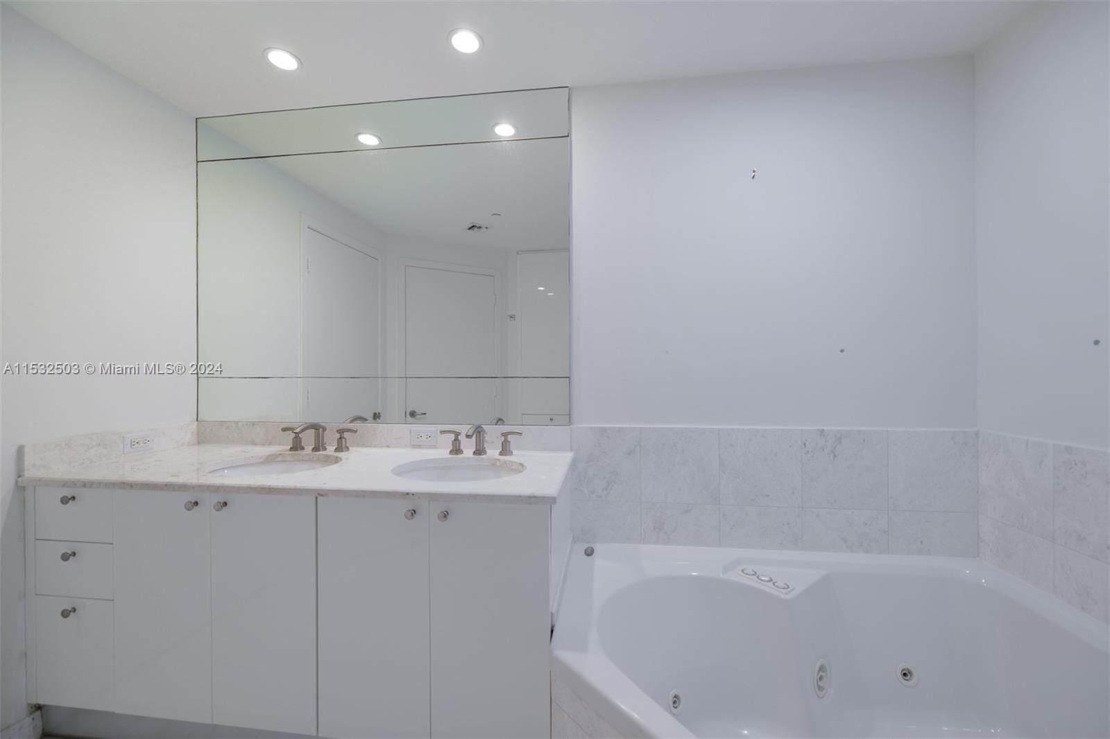 Building Photo - 901 Brickell Key