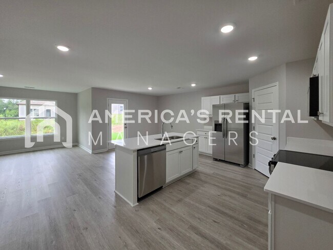 Building Photo - Modern Living in Brookwood Station!