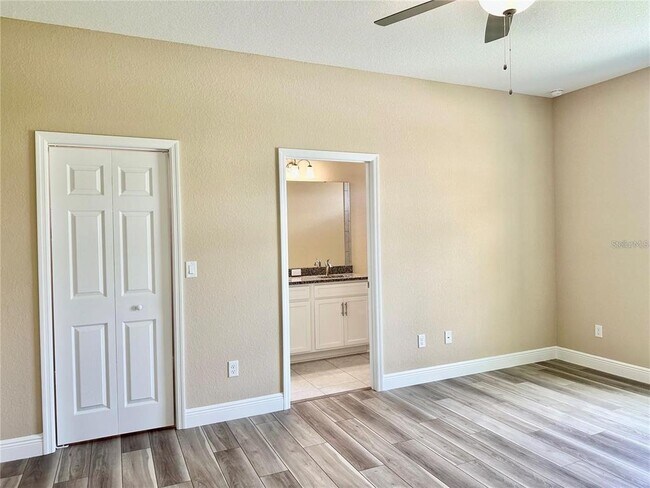 Building Photo - 13075 House Finch Rd