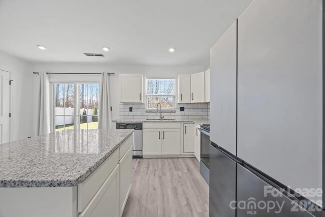 Building Photo - 1820 Hooper Court