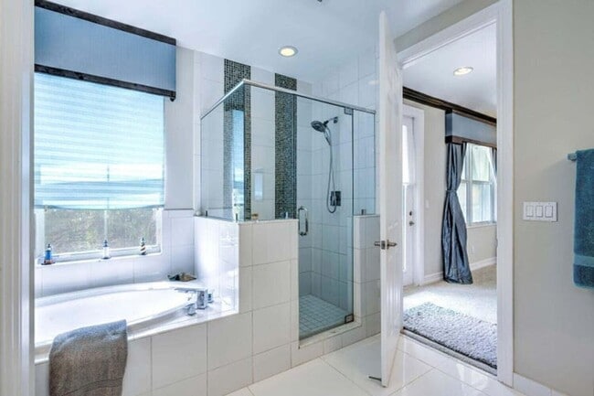 Building Photo - 1932 Juno Landing Ln