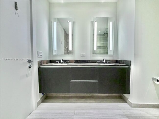 Building Photo - 1451 Brickell Ave