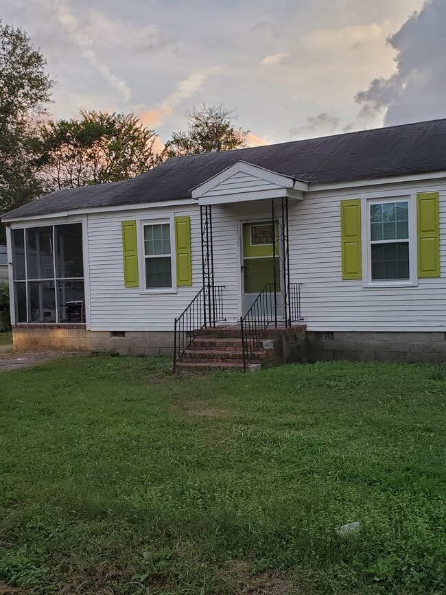 Building Photo - 1717 Dairy St