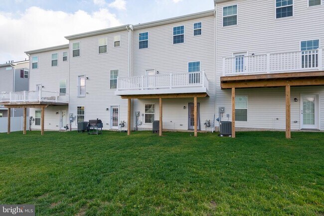 Building Photo - 1549 Wilmer Park Ln
