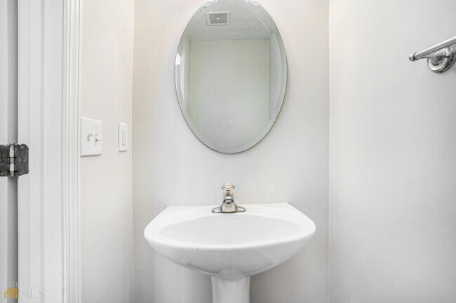 Building Photo - 1730 Bennett Dr