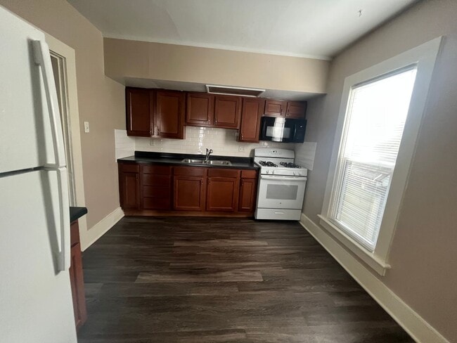 Building Photo - 1211 W Packard Ave