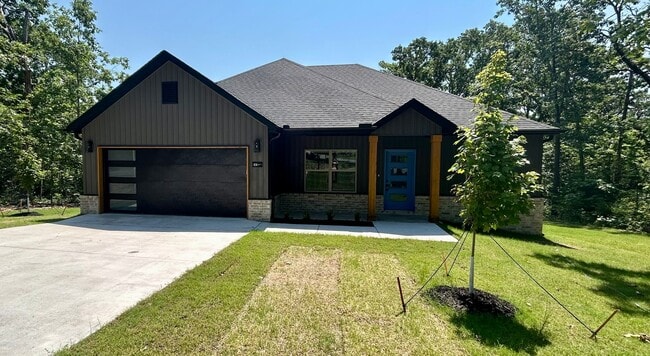 Primary Photo - 23 Lockerbie Cir