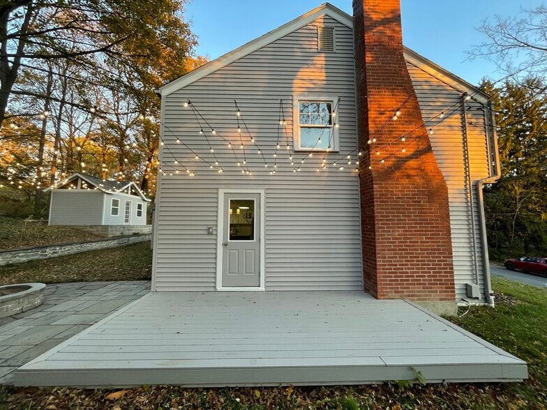 Building Photo - 206 Eastwood Ave