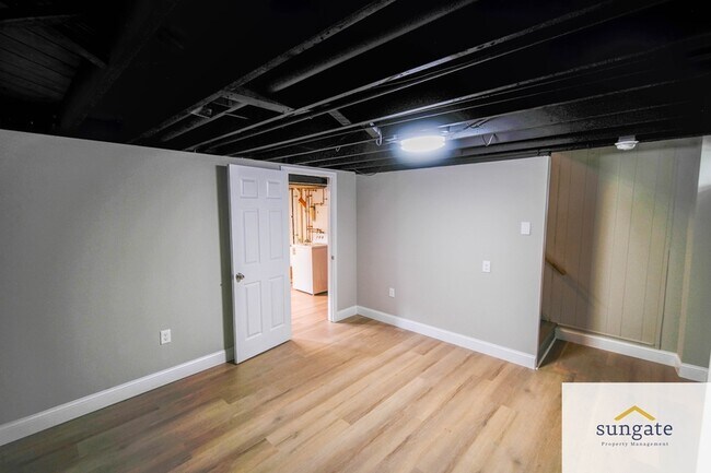 Building Photo - 3427 North Point Rd